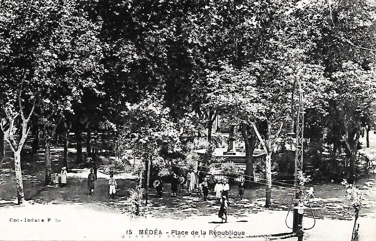 Medea - Place de la Republique.jpg